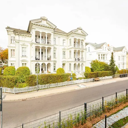 Apartment Quartier Eichenweg 4 *